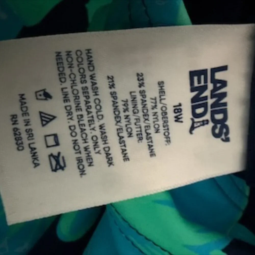 Lands End Swim Skirt Women’s 18W Navy Floral Attached Swim SSkort - NWOT - Picture 3 of 3